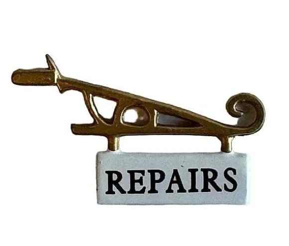 Pointy Toed Showmaker Repairs Sign